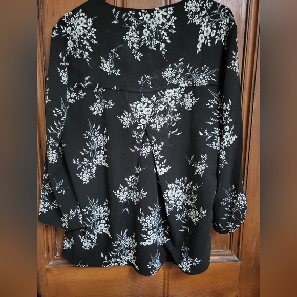 Bundle of three (3) Women's XL Loose Fitting Floral Blouses, EUC - Picture 2 of 13